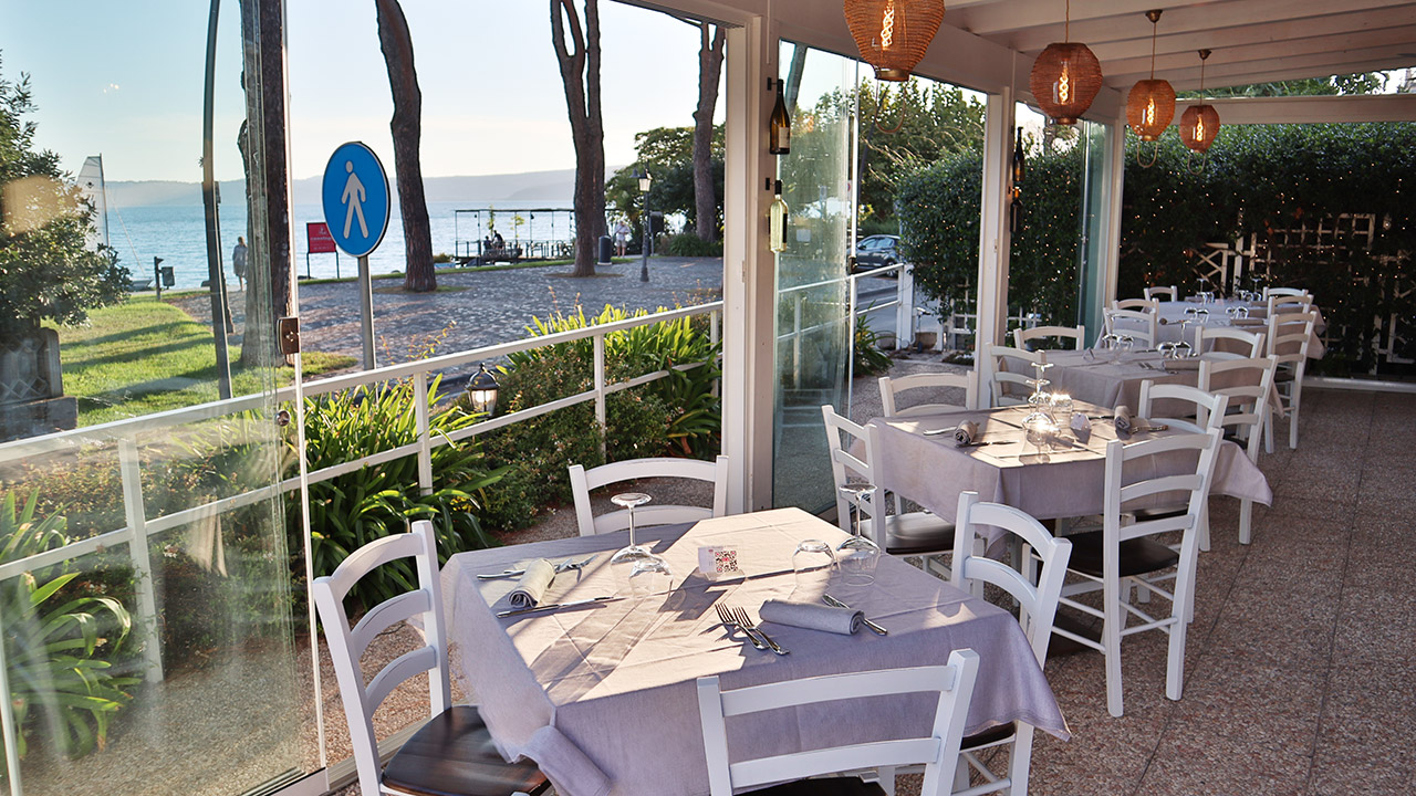 Terrazza ristorante vista lago Trevignano Romano